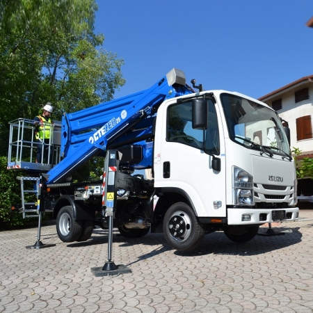Podnośnik CTE ZED 25 HV WIDOK OGÓLNY na ISUZU