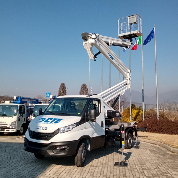 Podnośnik CTE ZED 25 HV WIDOK OGÓLNY na IVECO