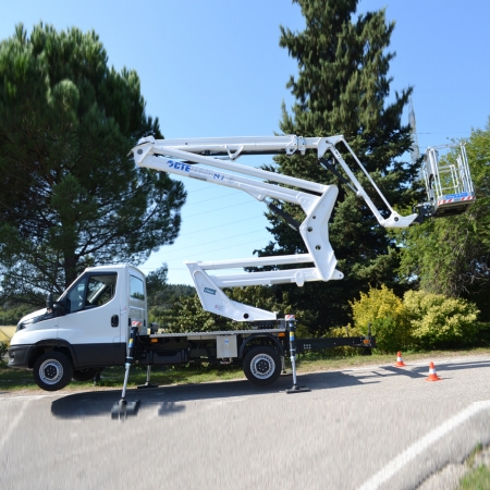 Podnośnik CTE ZETA 24 J WIDOK OGÓLNY na IVECO